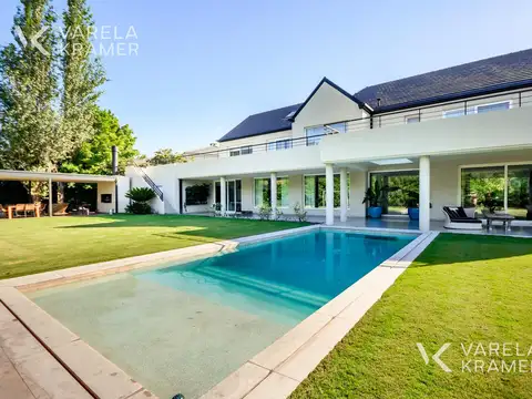 Casa en Venta con 8 cocheras