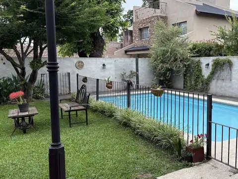 Casa en Alquiler Temporal con 2 cocheras
