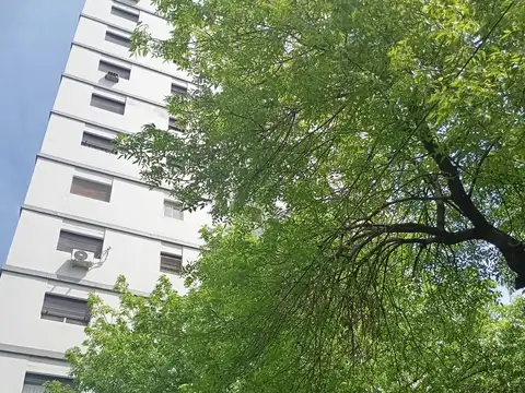 4 ambientes. 2 baños. Lavadero independiente