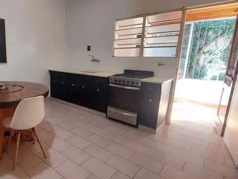 Casa en venta 4 ambientes  con parrilla en Olivos