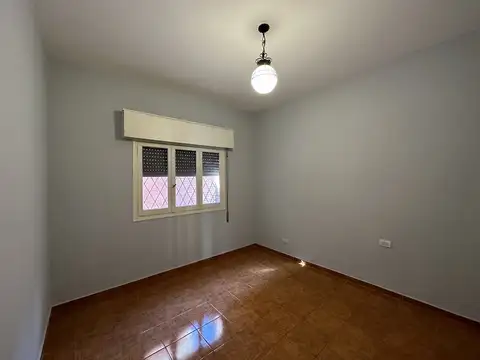 Casa en Alquiler con 3 cocheras