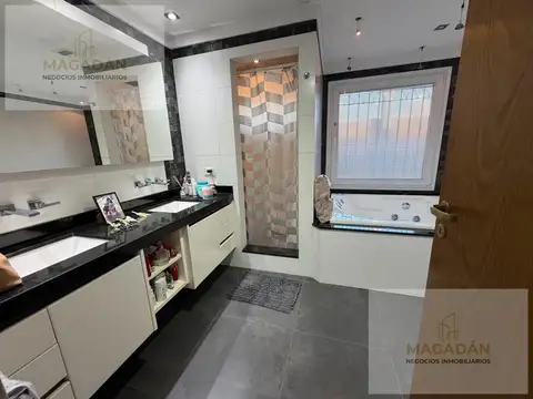 Casa 6 ambientes con 4 baños