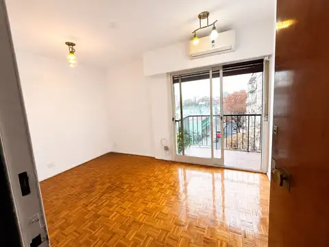 VENTA 2 AMBIENTES AL FRENTE CON BALCON