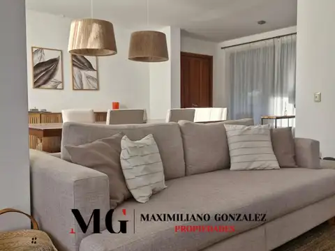 Casa en Venta con 4 cocheras