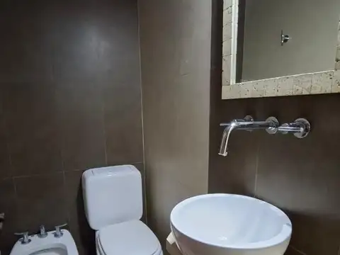 Casa en Venta en Barrio Arizu Godoy Cruz. Cuatro dormitorios. Lindo Patio.