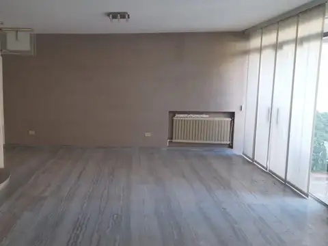 Espectacular Casa en Venta en Barrio Arizu Godoy Cruz. Cuatro dormitorios. Apta Crédito