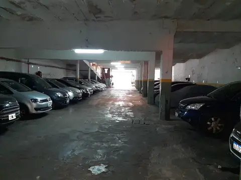 VENTA DE ESTACIONAMIENTO EN TERRENO DE DOBLE FRENTE EN MONSERRAT (CENTRO)