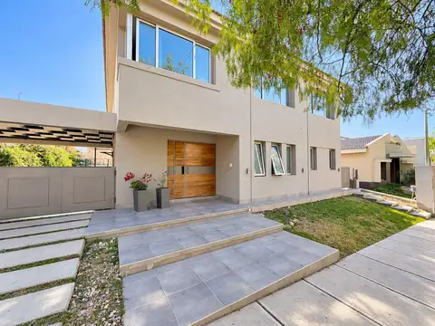 Casa 7 ambientes con 4 baños