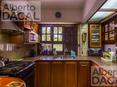 Casa en  impecable estado, 2 plantas con 3 dorm uno en suite, amplio parque, gge