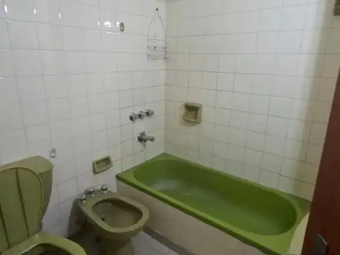Vendo amplio departamento e inmejorable en el centro