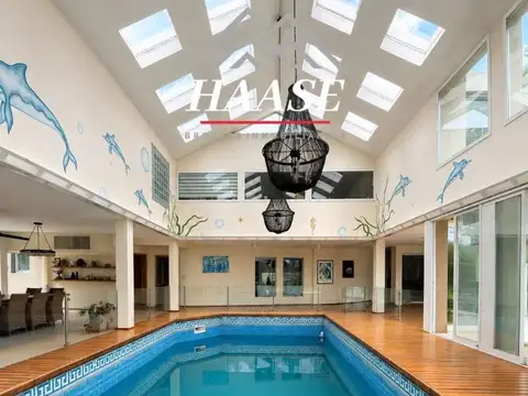 Casa 7 ambientes con 8 baños