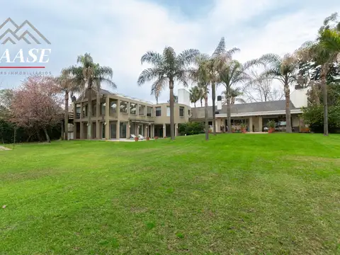 Casa en Venta con 5 cocheras