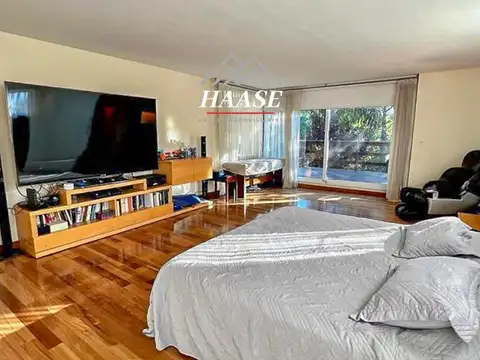 Casa 7 ambientes con 8 baños