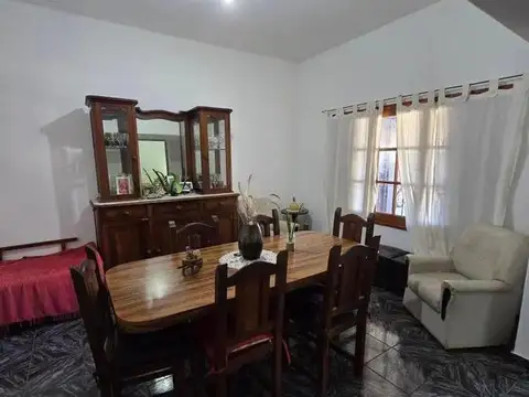 Casa 5 ambientes con 2 baños