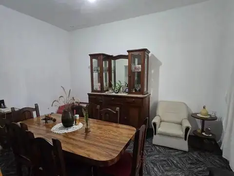 VENTA DE CASA - 160 m² CUBIERTOS  BARRIO 1 DE MAYO