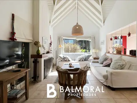 Casa 4 ambientes con 3 baños