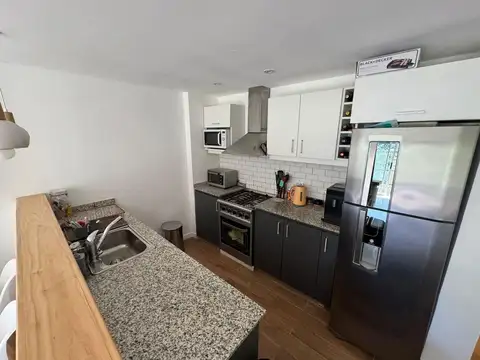 3 De Febrero 100, Piso 1