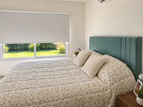 Casa en Alquiler con 2 cocheras
