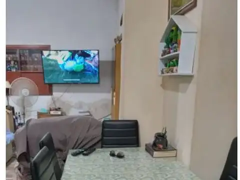 Casa 8 ambientes con 2 baños