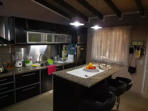 Casa 4 ambientes con 3 baños