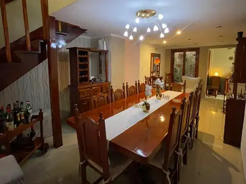 Casa 7 ambientes con 3 baños