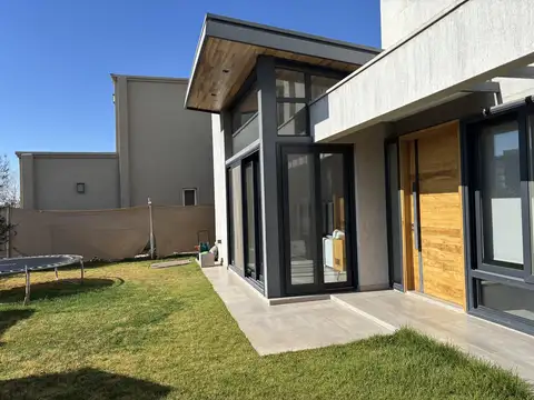 Casa en Alquiler en Carrodilla la Puntilla, USD 2.300