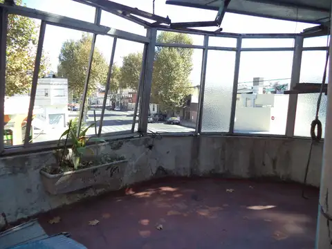 Casa 6 ambientes con 2 baños