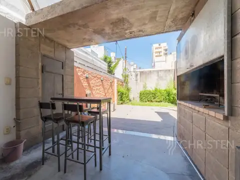Casa en venta de 3 habitaciones y escritorio Patio y cochera barrio Constituyentes Santa Fe
