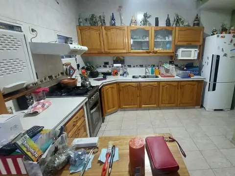 Casa 6 ambientes con 2 baños
