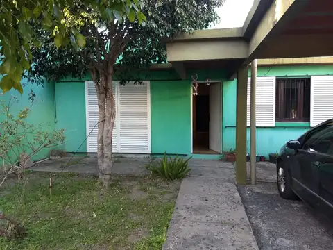 Casa Con 2 habitaciones amplio Living Quincho completo, fondo libre