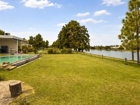 Casa 5 ambientes con 4 baños