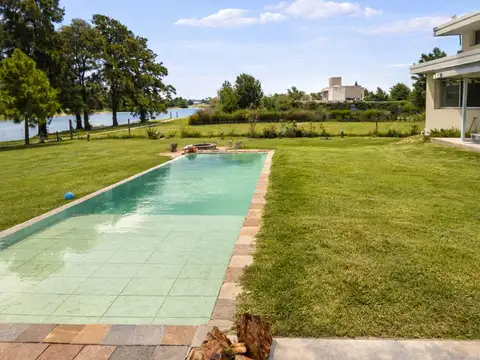 Casa en Venta en Puerto Roldan, USD 450.000