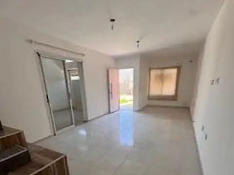 Casa en Alquiler con 1 cochera