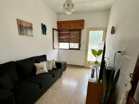 Casa 4 ambientes con 1 baño
