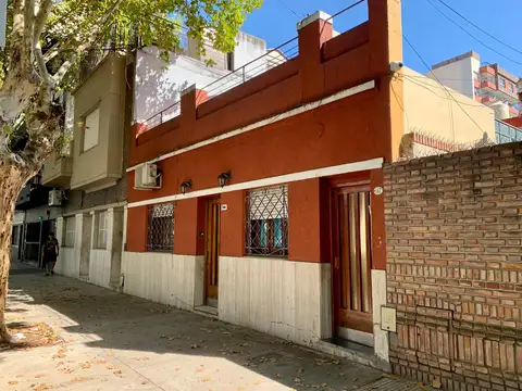 HERMOSO PH TIPO CASA 3 AMBIENTES 2 BAÑOS PATIO Y TERRAZA
