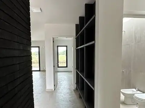 Casa en Alquiler con 2 cocheras