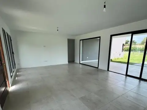 Casa 5 ambientes con 2 baños