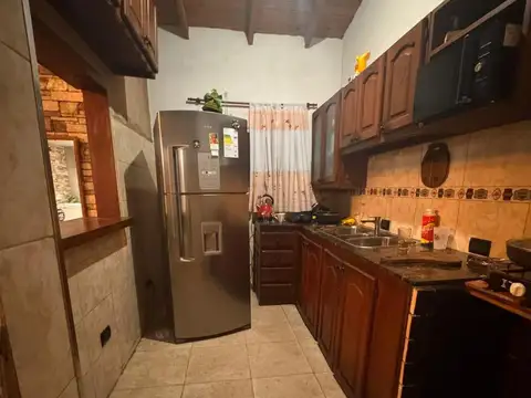 Casa en alquiler - 4 Dormitorios 2 Baños - La Plata