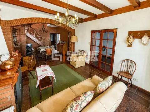 Casa en Venta con 1 cochera
