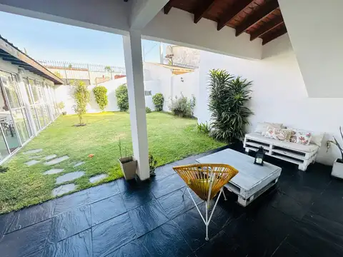 CASA VENTA AVELLANEDA 6 AMBIENTES APTA CREDITO