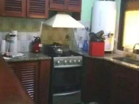 Casa VENTA - 3 dormitorios 1 baño - 225mts2 totales - Berazategui
