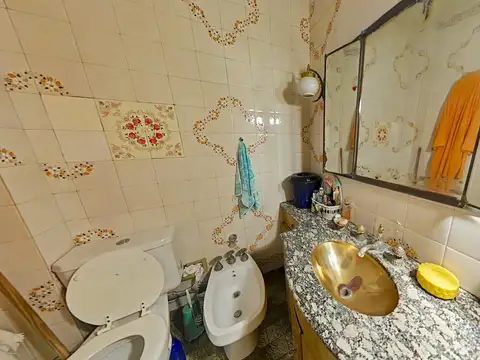 Casa 6 ambientes con 4 baños