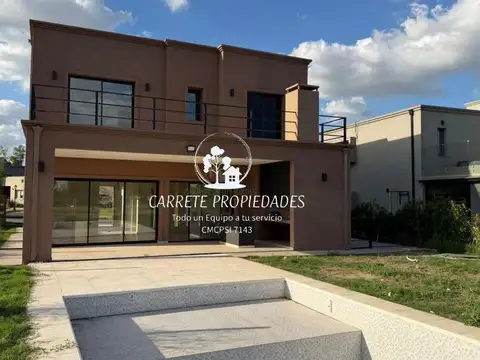 Casa en venta de 5 amb, lote interno y pileta. Barrio Santo Tomas. Pilar 100