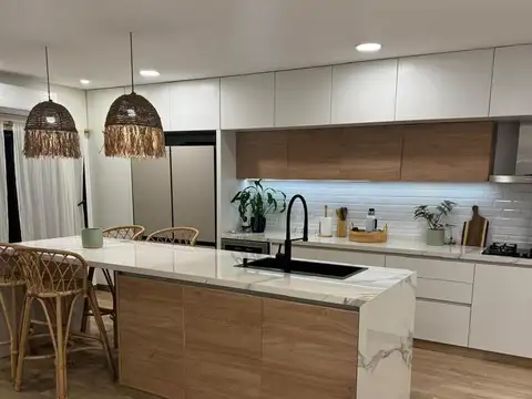 Casa 6 ambientes con 3 baños