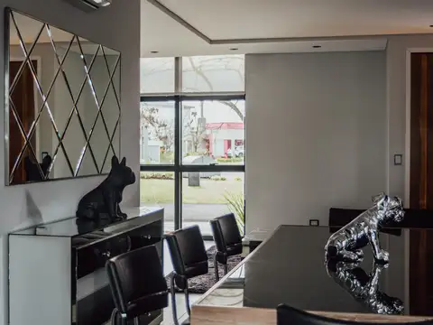 Casa 5 ambientes con 4 baños