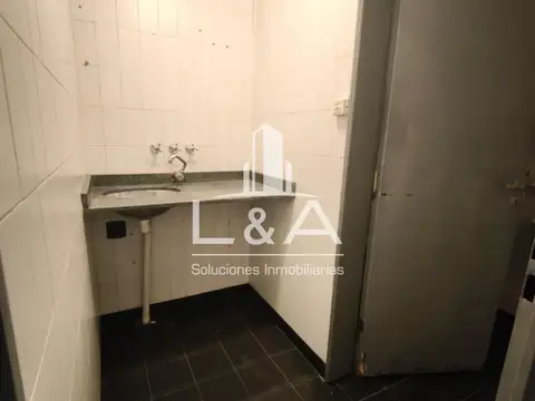 EN ALQUILER OFICINA 3 AMBIENTES EN EL CENTRO