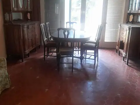 Casa 7 ambientes con 1 baño