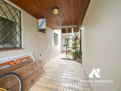 Casa 4 ambientes con 2 baños