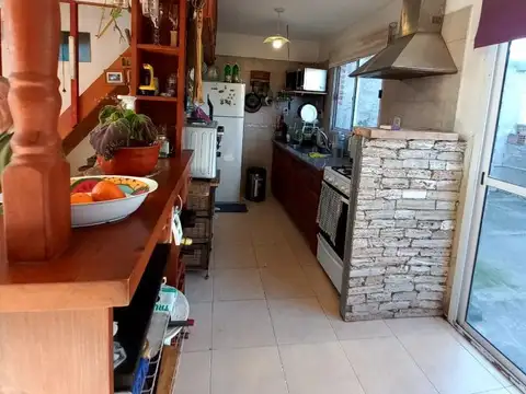 Casa 5 ambientes con 2 baños