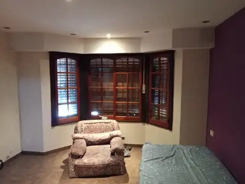 Casa en Venta con 4 cocheras